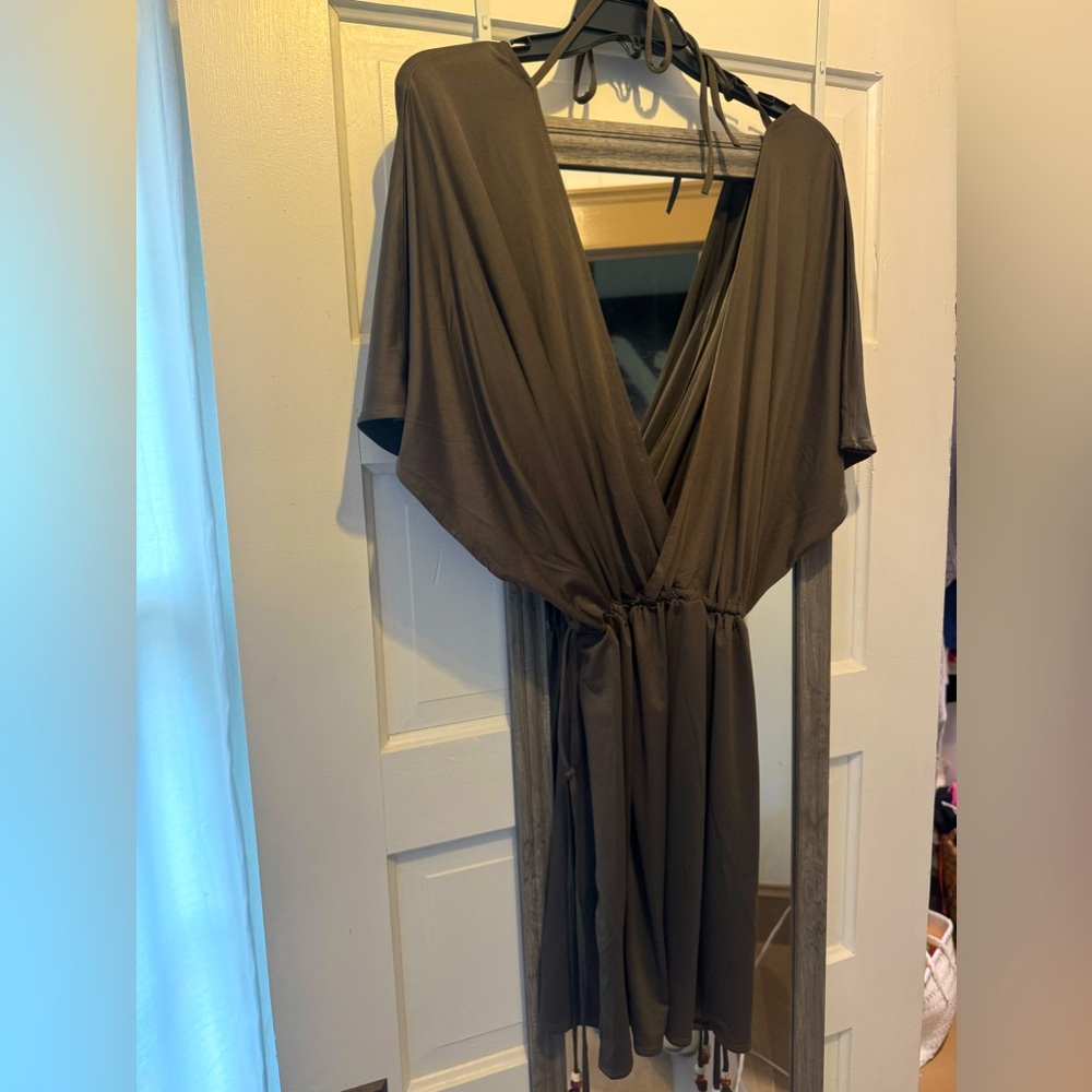 Wrap coverup with pull strings on the sides. Very comfy. Looks great on!